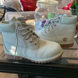 Pastel green timberlands no box